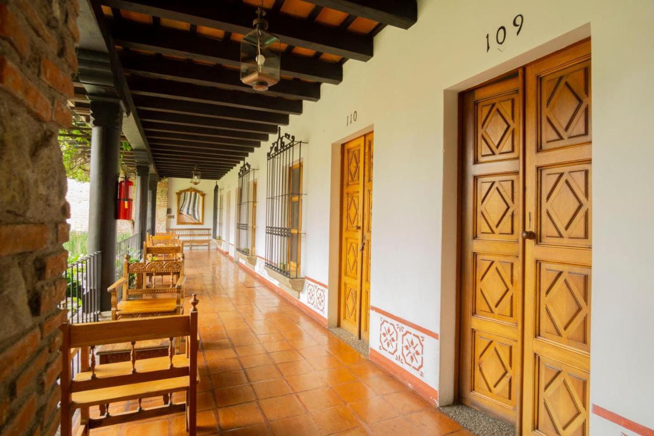 Hotel Posada De Don Rodrigo Антигуа-Гватемала Экстерьер фото